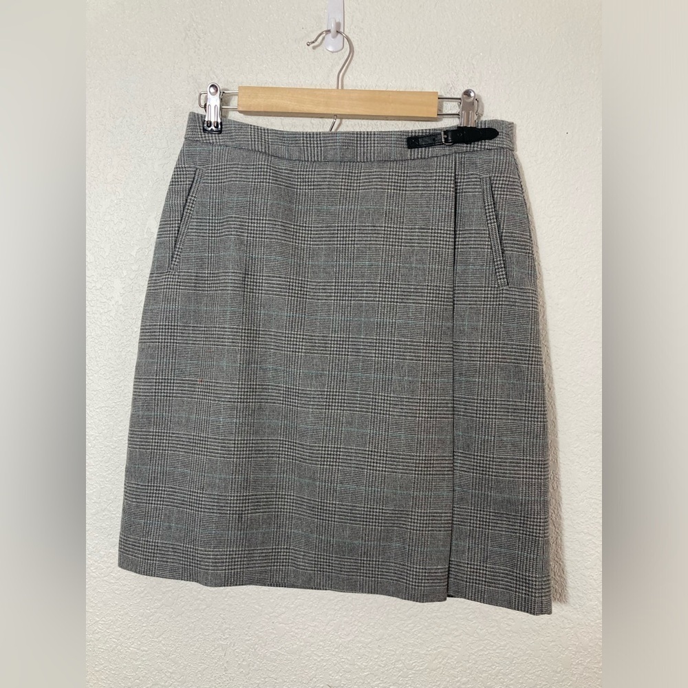 L L Bean classic fit size 6 gray glen plaid 100% cotton wrap skirt mini skirt